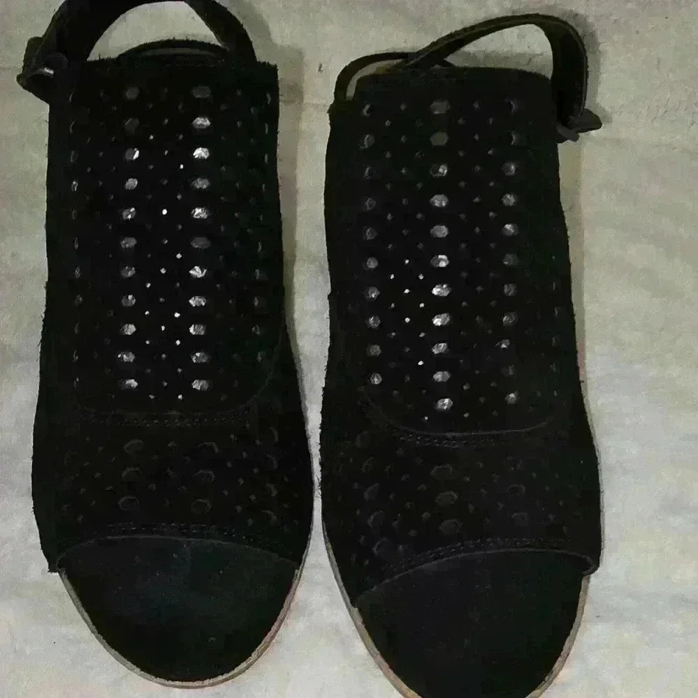 Lucky Brand Ortiza Heel Sandal Womens 7 37 Black Perforated Suede Peep Toe Shoes